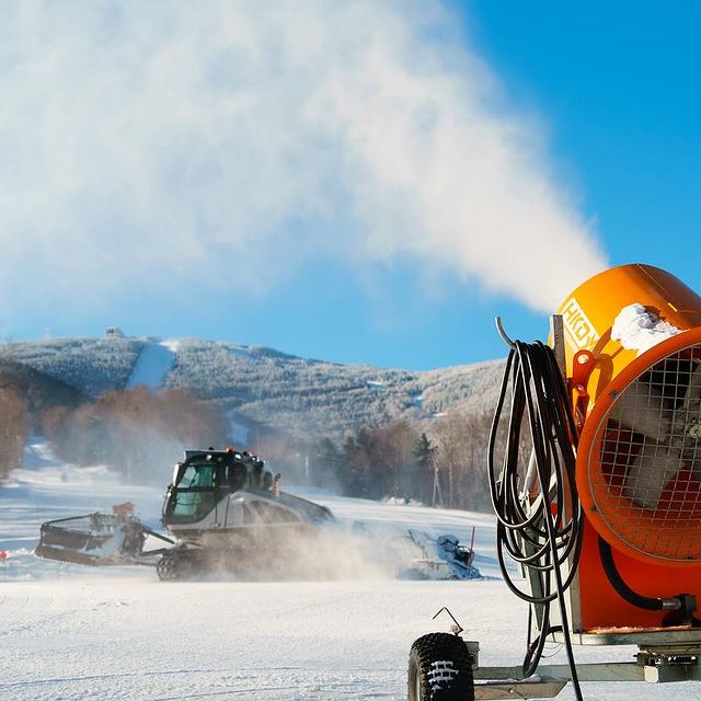 Making snow on top of new snow. We will call it the Spring Skiing Assurance Program. 
#springskiing #skinh #cannonmountain 
@skinewhampshire