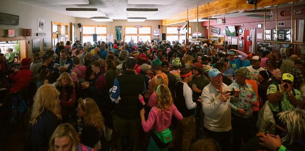 photo from the back of the crowd on 80s day
