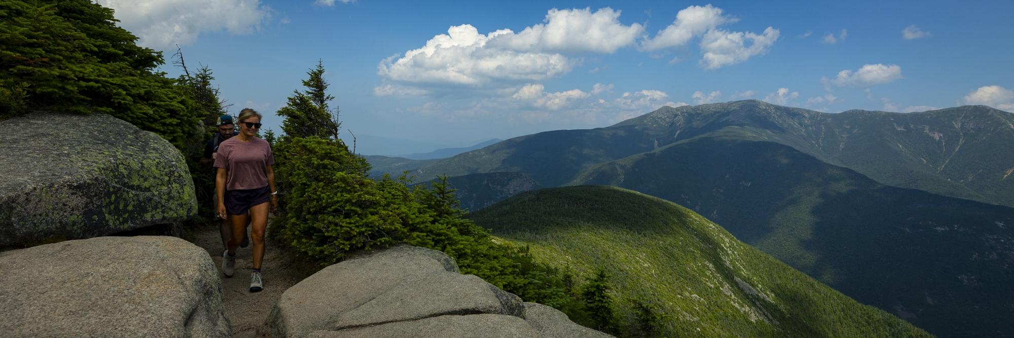 Wide angle of a young couple on the rim trail