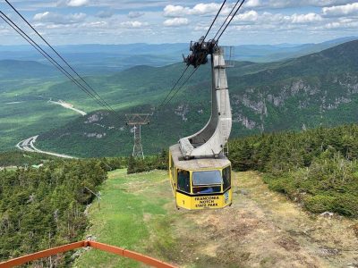 It was a beauty of a day today to ride the Aerial Tramway!
#cannontram 
#cannonmountain 
#mustard 
#franconianotch 
#nhstateparks