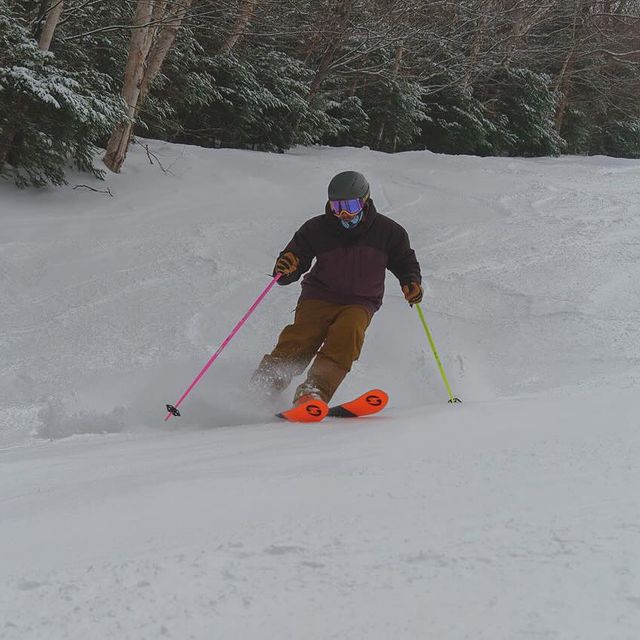 A little new snow has us feelin fine. Hit the link in the bio for the snow report, tickets, passes, lessons and more! 
#skinh #cannonmountain 
@blizzard_tecnica @bernhelmets @skinewhampshire