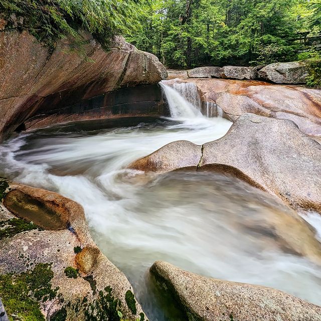 A short and beautiful nature walk will bring you to the 25,000 year old Basin: a granite pothole formed by the melting of the North American ice sheet, and smoothed over thousands of years by sand, rock, and the Pemigewasset River. Be sure to add this to your adventures while you're here exploring Franconia Notch State Park! 
#franconianotchstatepark #thebasin #nhstateparks