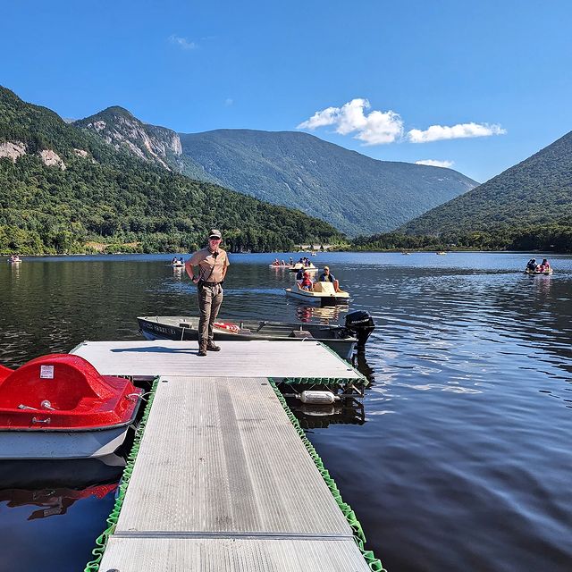We are soaking up the sun at Echo Lake Beach with some boatin' and floatin'. 🛶 Can you guess our soundtrack of choice this weekend? 
#nhstateparks #getoutsidenh