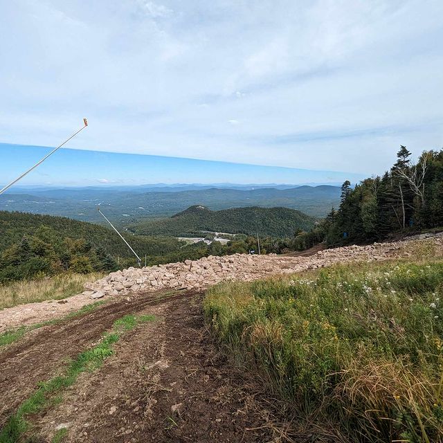 The trail crews have been hard at work giving Middle Ravine a bit of a face lift. Say goodbye to the traffic jam above the Turnpike headwall and hello to wide open spaces. In a little over 2 months, we'll get to test out their handy work!
#trailwork #Cannonmountain